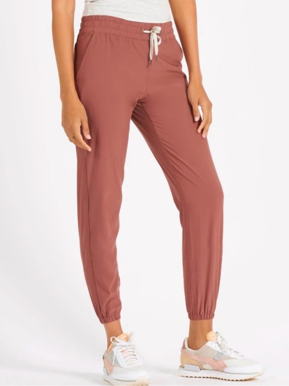 Vuori Women's Weekend Jogger Pants - Terracotta Rust